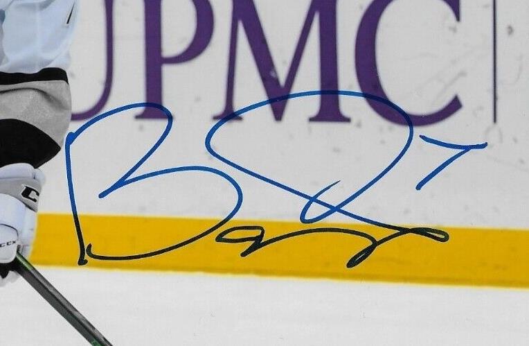 Photo originale autographiée de Tobias Bjornfot des Kings de Los Angeles 8x10