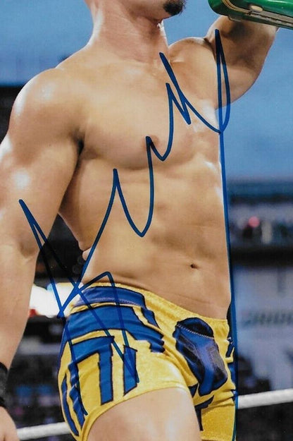 Photo autographiée de catch signée par Austin Theory WWE 8x10 avec authentification JSA