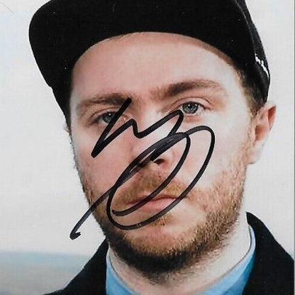 Photo originale autographiée du groupe de synth pop Chvrches, entièrement signée, format 8x10