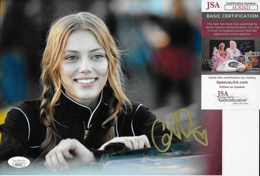 Photo autographiée 8x10 de Grace Van Dien Lady Driver #2 avec authentification JSA