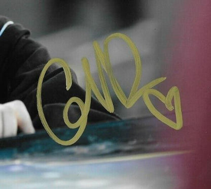 Photo autographiée 8x10 de Grace Van Dien Lady Driver #2 avec authentification JSA