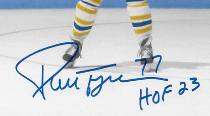 Photo 8x10 signée Pierre Turgeon Buffalo Sabres #16 avec inscription HOF 23 et JSA
