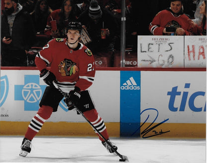 Photo autographiée 8x10 signée Lukas Reichel des Blackhawks de Chicago #3