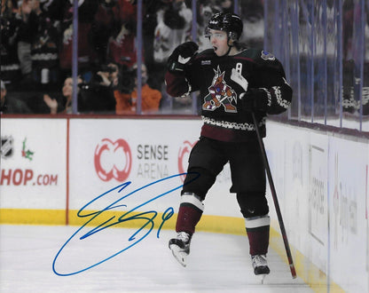 Photo autographiée 8x10 signée Clayton Keller des Coyotes de l'Arizona #2