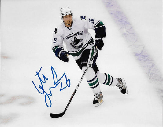 Photo autographiée 8x10 de Mikael Samuelsson des Canucks de Vancouver #1