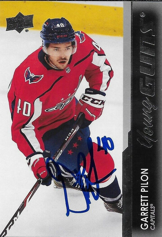 Carte de recrue signée Garrett Pilon Young Guns 2021-22 UD des Capitals de Washington