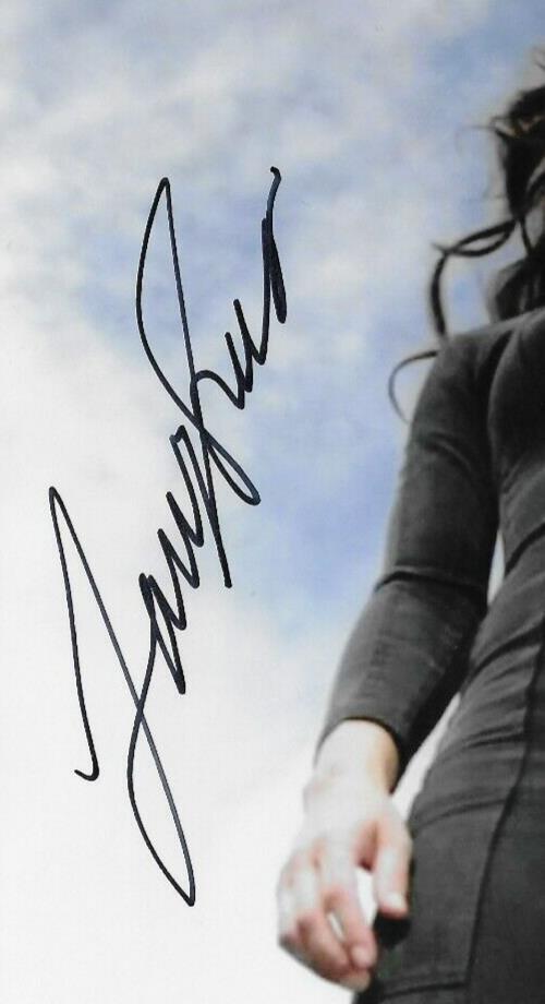 Photo 8x10 autographiée de Supergirl n°1 signée par Laura Benanti avec authentification JSA
