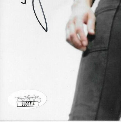 Photo 8x10 autographiée de Supergirl n°1 signée par Laura Benanti avec authentification JSA