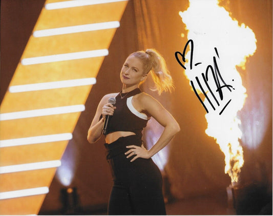 Signed Iliza Shlesinger Last Comic Standing Autographed 8x10 Photo #7 Original