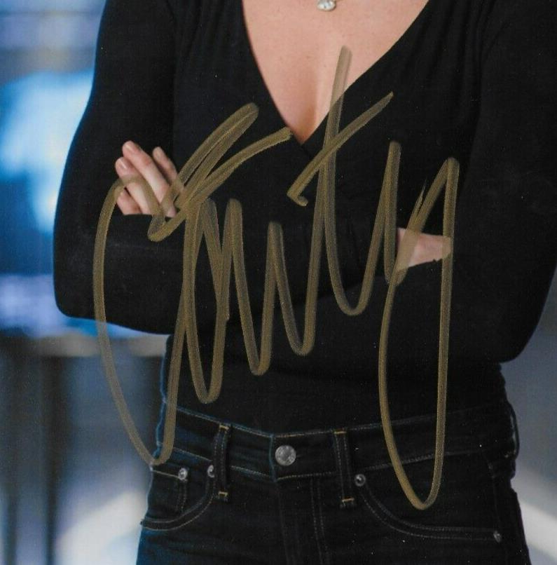 Signed Caity Lotz Sara Lance Legends of Tomorrow 8x10 Photo #5 Original
