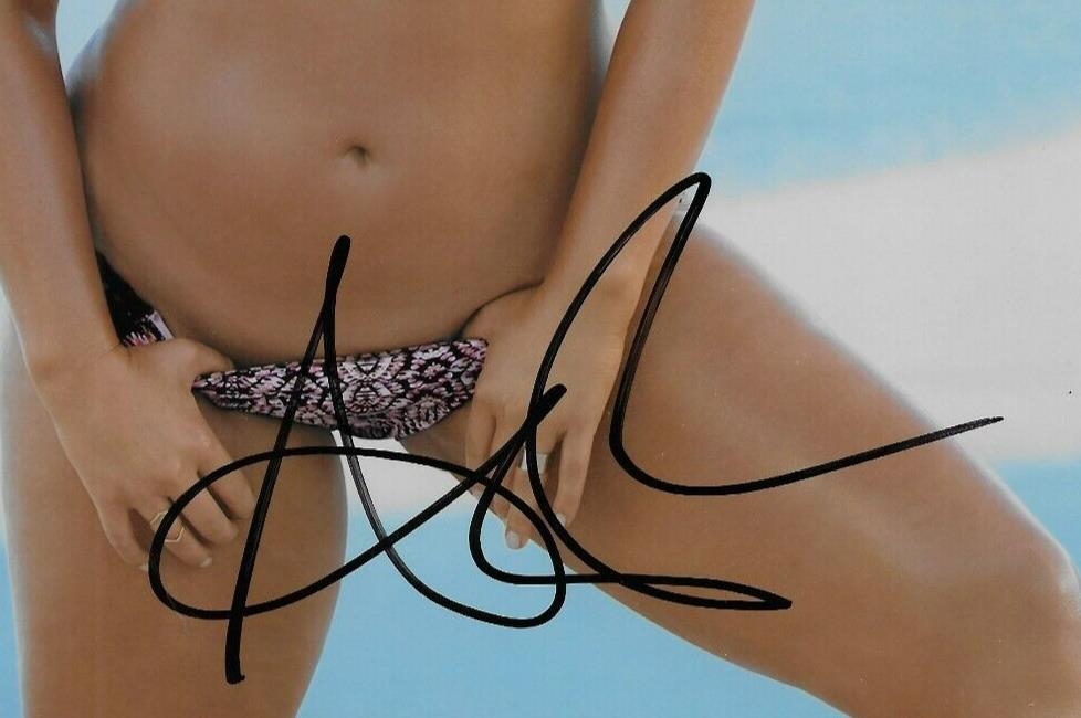 Signed Ashley Graham Model Sports Illustrated Swimsuit 8x10 Photo #3 Original