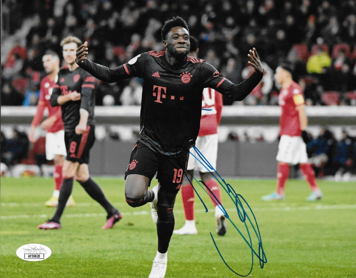 Signed Alphonso Davies FC Bayern Munich Soccer 8x10 Photo #3 JSA Authentication