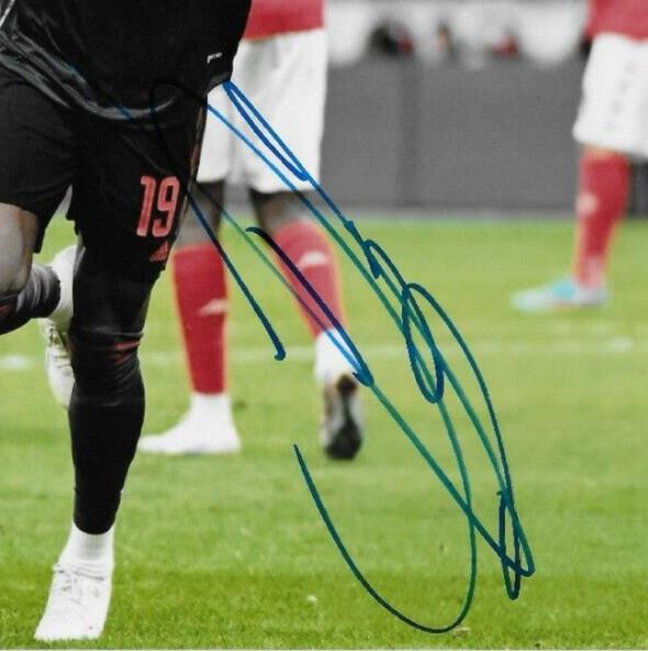 Signed Alphonso Davies FC Bayern Munich Soccer 8x10 Photo #3 JSA Authentication