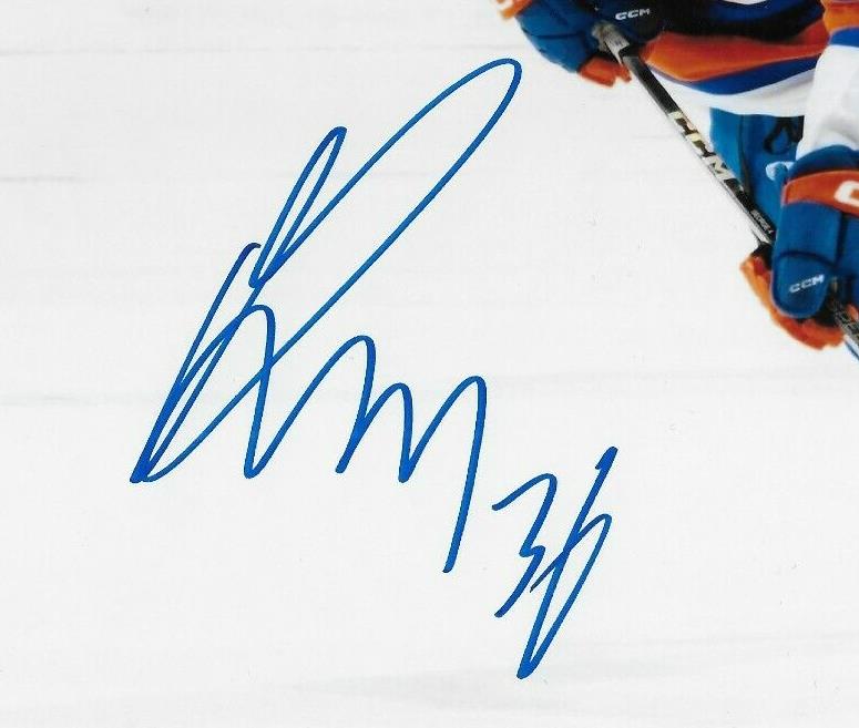 Photo autographiée 8x10 signée Isaiah George des Islanders de New York #2