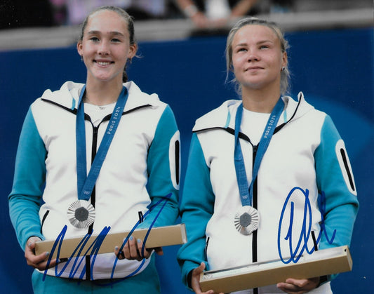 Signed Mirra Andreeva Diana Shnaider Womens Tennis 8x10 Photo #1 Original