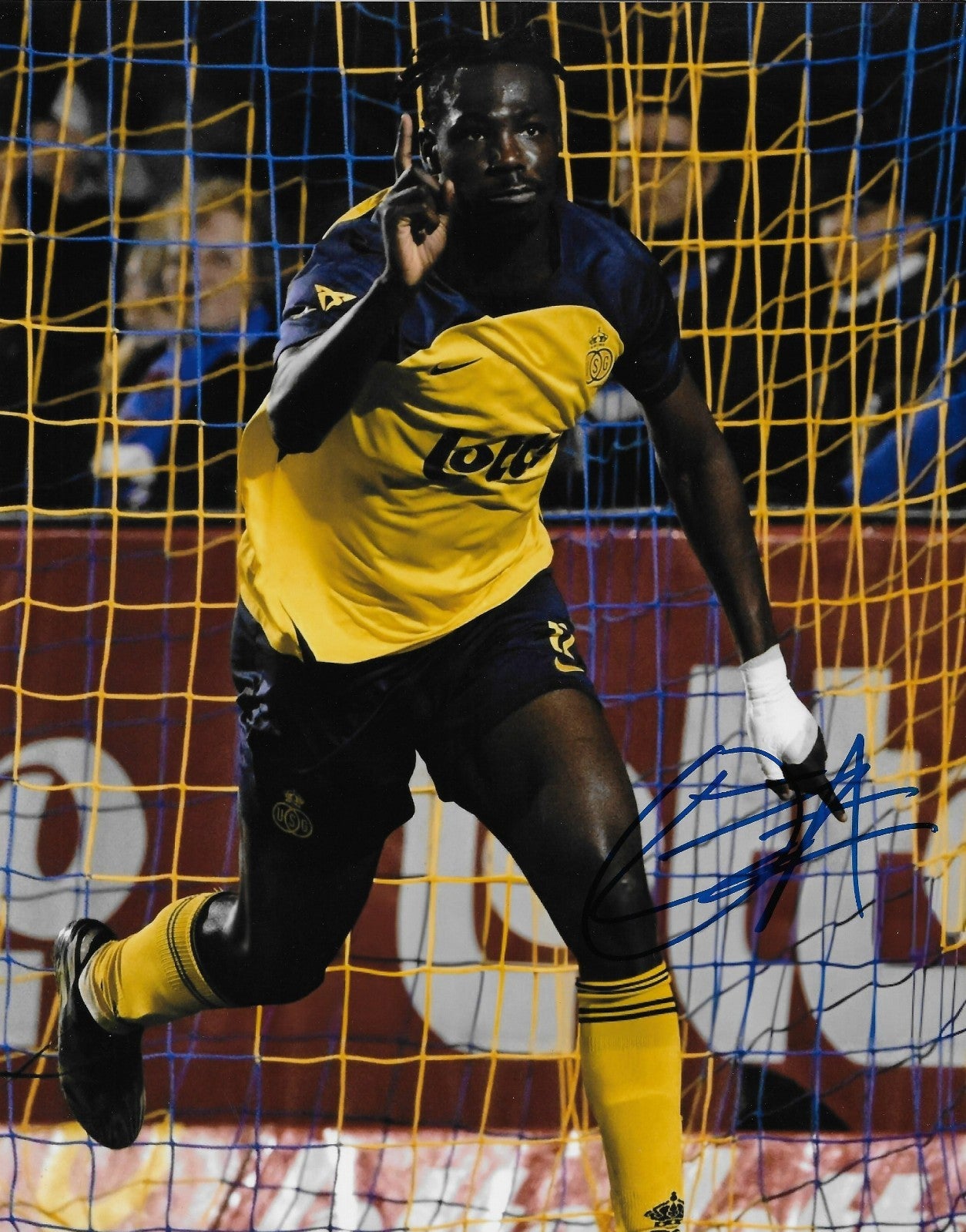 Signed  Promise David Team Canada FC Belgian Union SG 8x10 Photo #1 Original