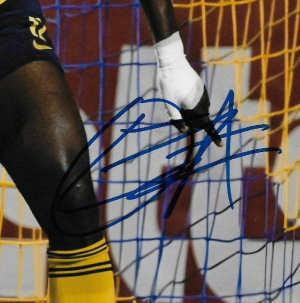 Signed  Promise David Team Canada FC Belgian Union SG 8x10 Photo #1 Original