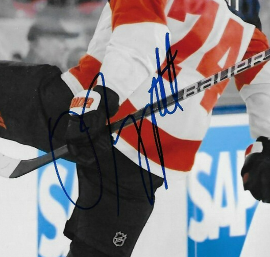Signed Owen Tippett Philadelphia Flyers Stadium Series 8x10 Photo #1 Original
