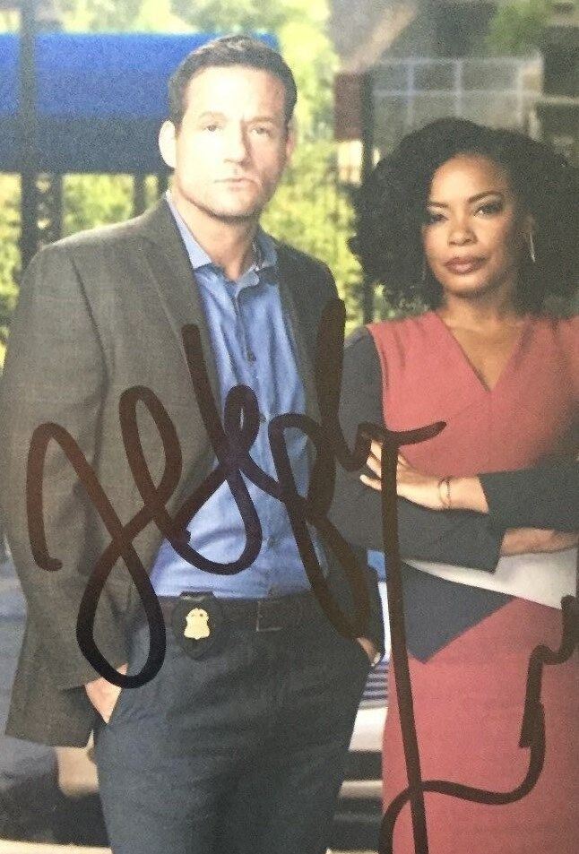 Autographed Quantico cast signed 11x14 w/JSA Priyanka Chopra Johanna Braddy