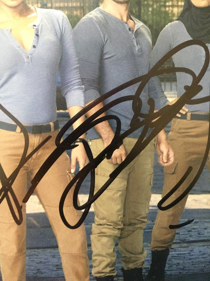 Autographed Quantico cast signed 11x14 w/JSA Priyanka Chopra Johanna Braddy