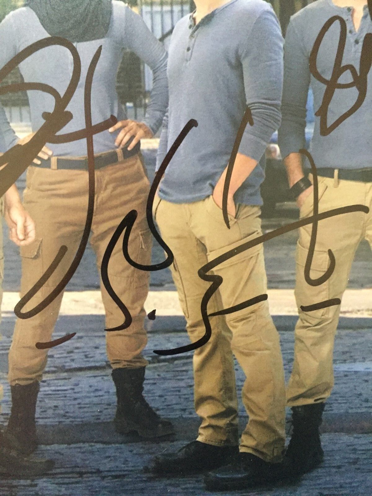 Autographed Quantico cast signed 11x14 w/JSA Priyanka Chopra Johanna Braddy