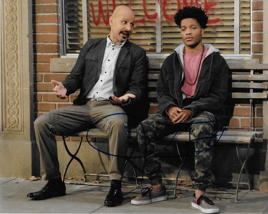 Photo autographiée de Superior Donuts 8x10 signée par Jermaine Fowler