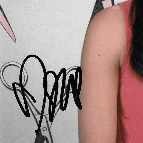 Autographed Comedian and Actress Jade Catta-Preta signed 8x10 Californication 3