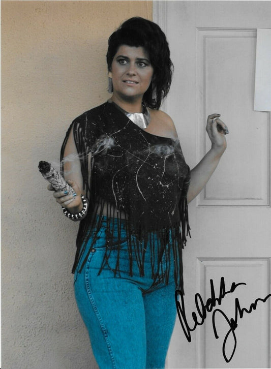 L'actrice Rebekka Johnson a signé un autographe 8x10 Glow 2
