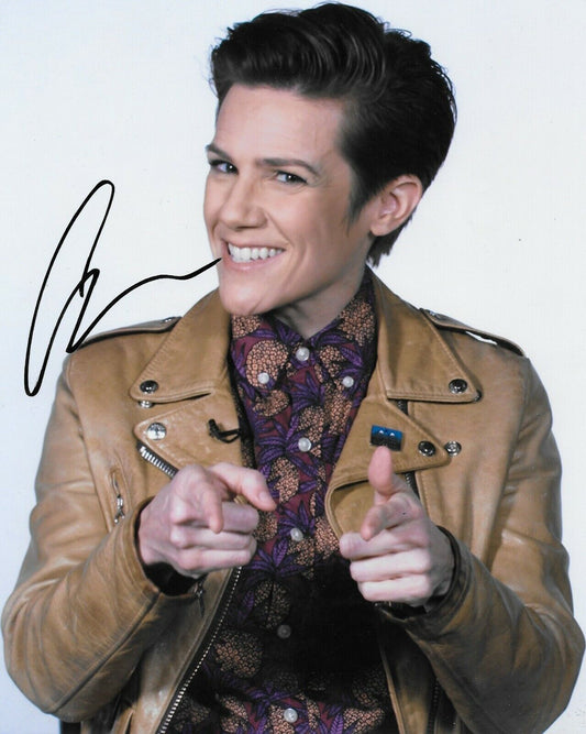 Autographed Actress Comedian Cameron Esposito 8x10 Photo Brooklyn Nine Nine 2
