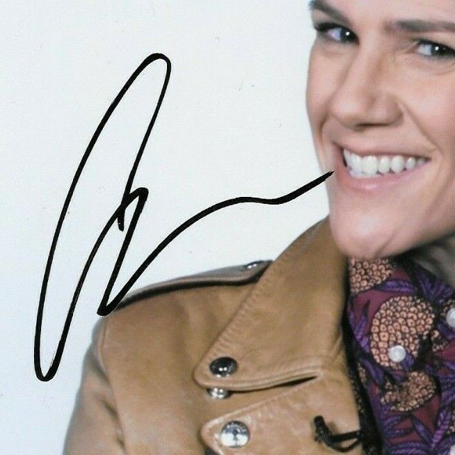Photo autographiée de l'actrice et comédienne Cameron Esposito 8x10 Brooklyn Nine Nine 2