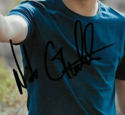 L'acteur Nick Guardado a signé une photo 8x10 de la partie cinq