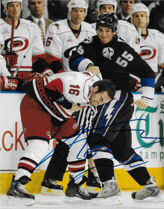 Photo autographiée de 8 x 10 pouces d'Andrew Ladd des Hurricanes de la Caroline