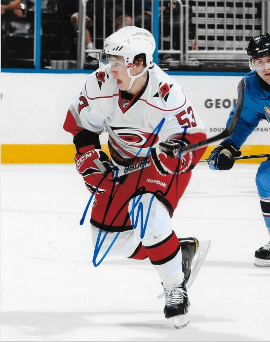 Photo originale autographiée de Jeff Skinner des Hurricanes de la Caroline 8x10