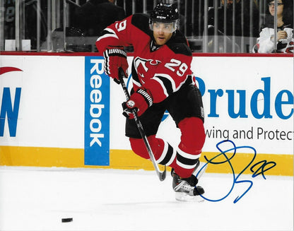 Photo autographiée 8x10 signée Johnny Oduya par les Devils du New Jersey #1