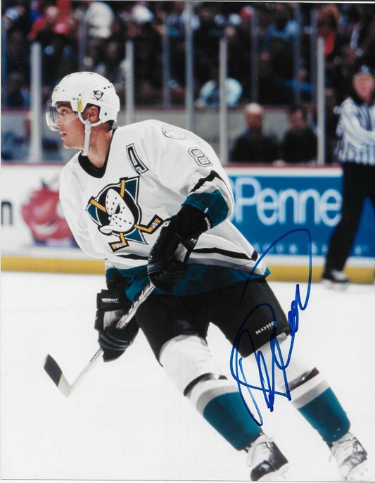 Autographed Anaheim Ducks Hall of Famer Teemu Selanne 8x10 Photo Original