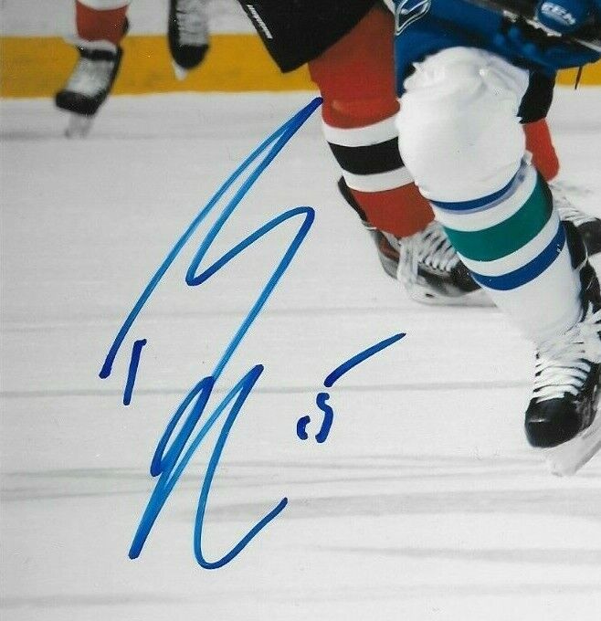 Autographed Vancouver Canucks Brad Richardson 8x10 Photo Original