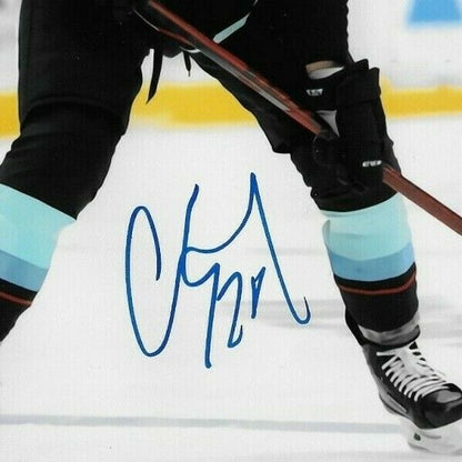 Photo autographiée de Carson Soucy du Kraken de Seattle 8x10