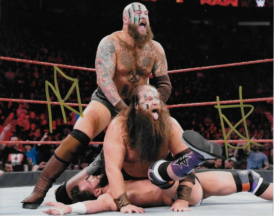 Photo originale autographiée de la WWE 8x10 signée par Erik et Ivar des Vikings Raiders