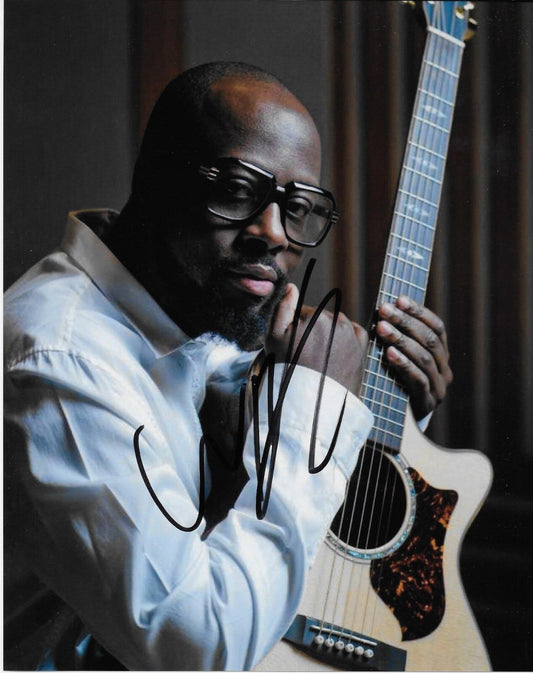 Photo originale dédicacée de Wyclef Jean, star du reggae, format 8x10