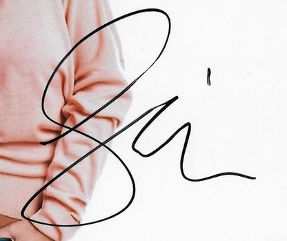 Autographed Singer Songwriter Geri Halliwell 8x10 Photo Original