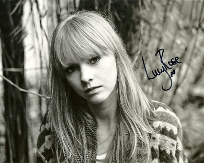 Photo autographiée de la chanteuse-compositrice Lucy Rose 8x10 avec Bombay Bicycle
