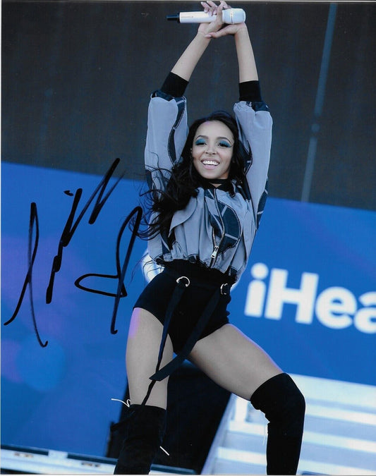 Autographed Singer Actress Tinashe Jorgensen Kachingwe 8x10 Photo #4 Original