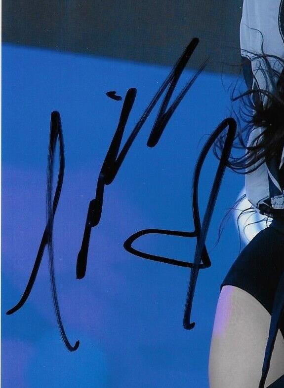 Photo autographiée de la chanteuse et actrice Tinashe Jorgensen Kachingwe 8x10 #4 Original