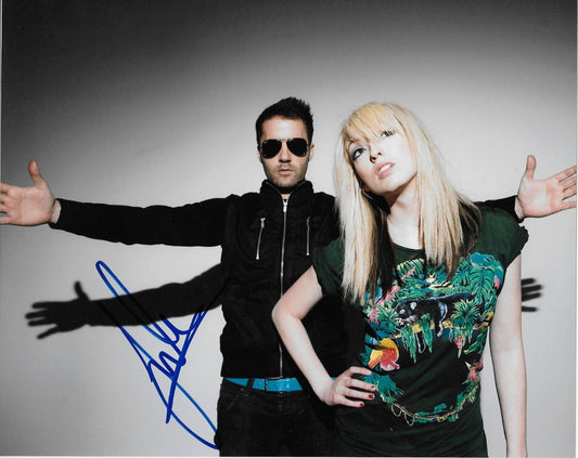 Photo autographiée des Ting Tings 8x10 originale signée par Jules De Martino UNIQUEMENT