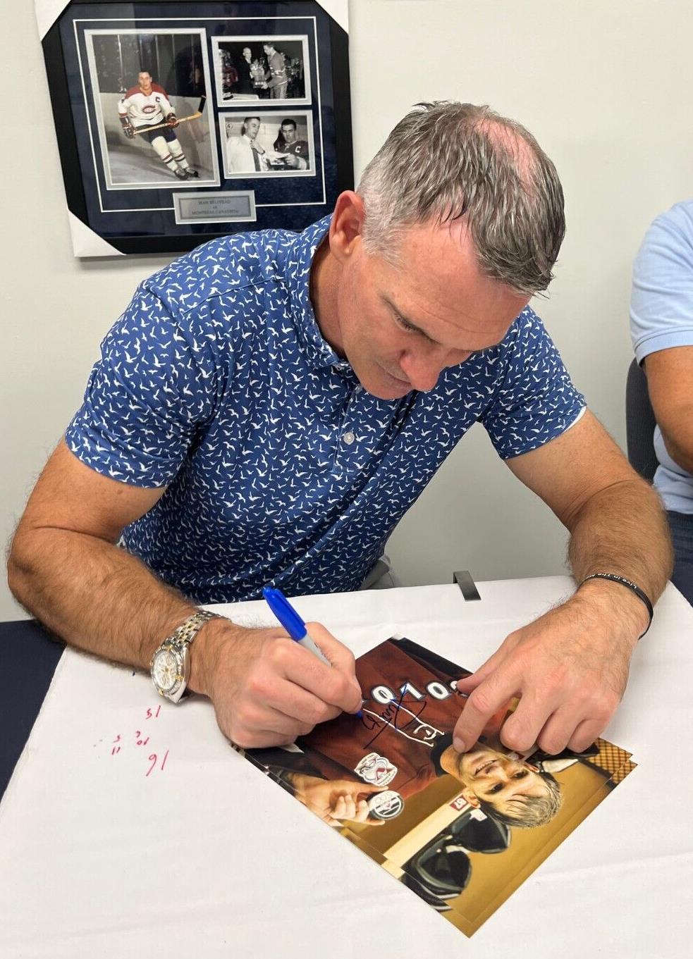Rondelle autographiée par Pierre Turgeon des Canadiens de Montréal avec inscription HOF 23