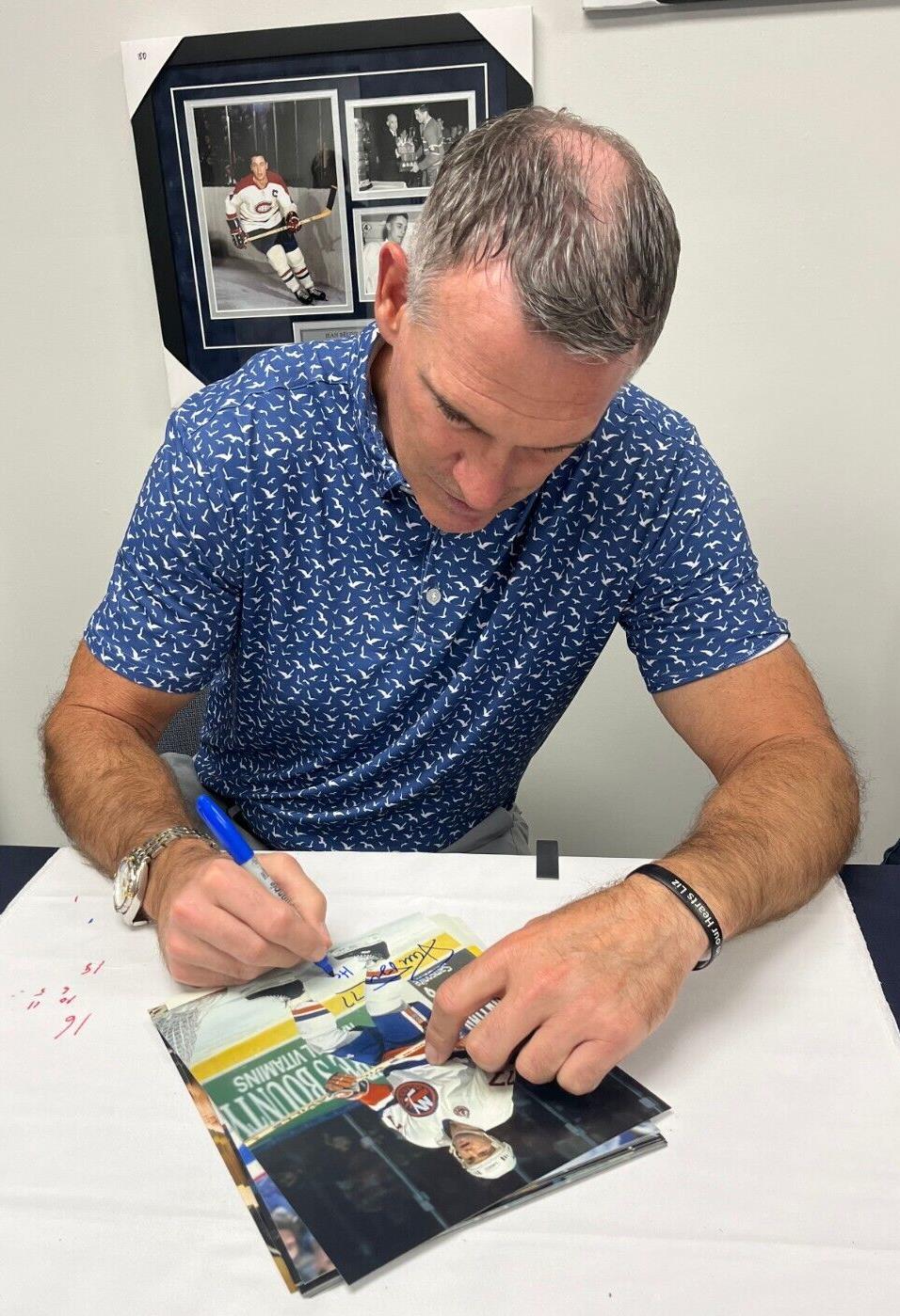 Rondelle autographiée par Pierre Turgeon des Canadiens de Montréal avec inscription HOF 23