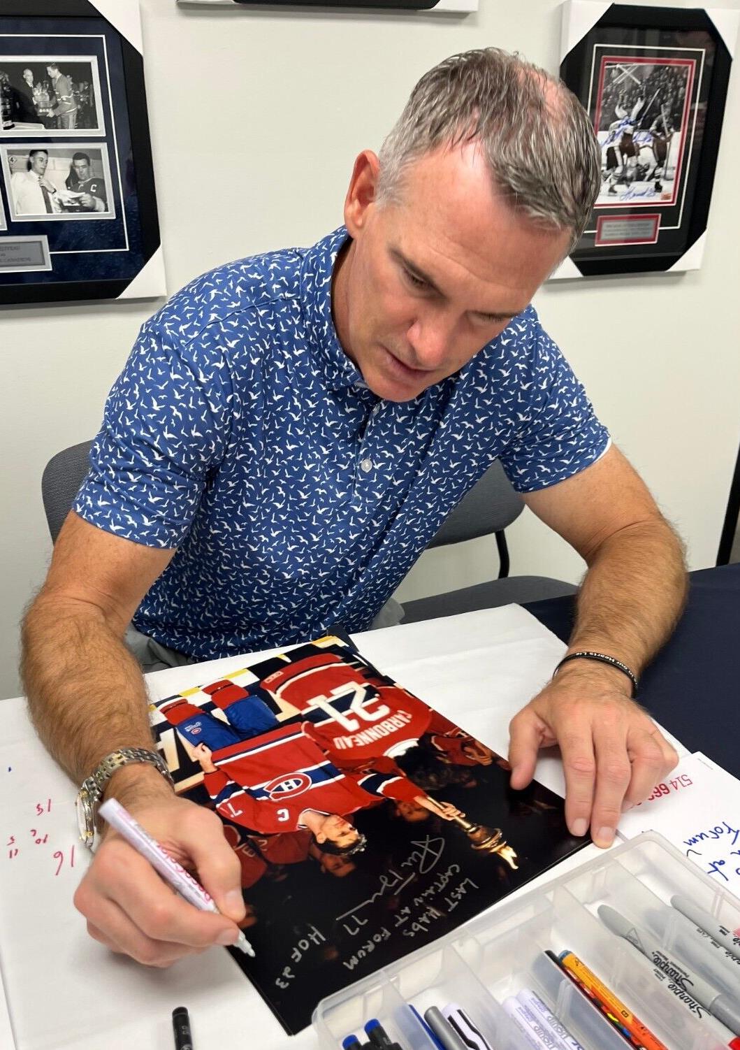 Rondelle autographiée par Pierre Turgeon des Canadiens de Montréal avec inscription HOF 23