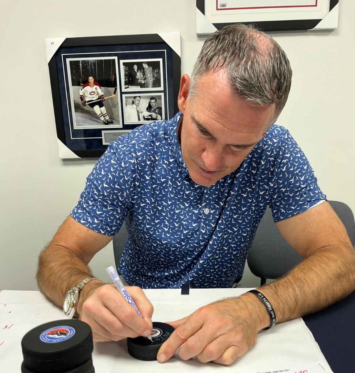 Rondelle autographiée par Pierre Turgeon des Canadiens de Montréal avec inscription HOF 23
