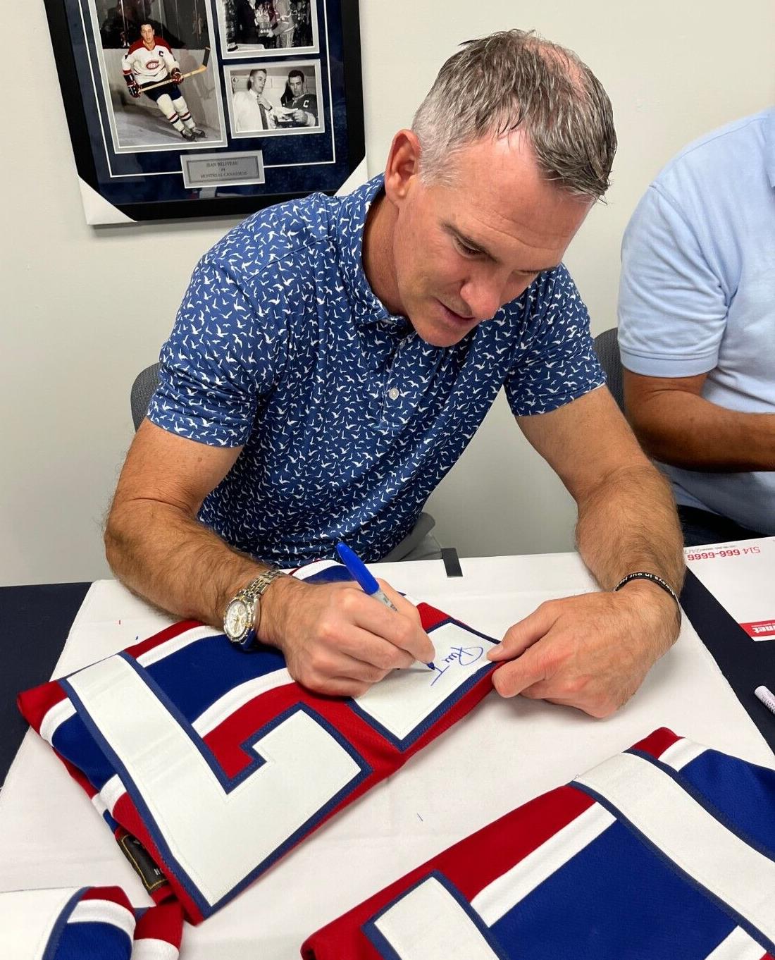 Rondelle autographiée par Pierre Turgeon des Canadiens de Montréal avec inscription HOF 23