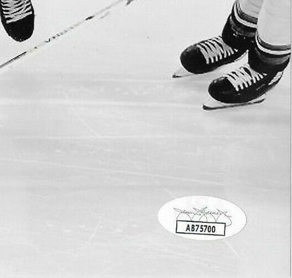 Auto. Canadiens de Montréal Nick Suzuki 8x10 Photo #3 Original avec authentification JSA